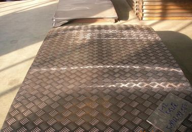 China Barras de aluminio grabadas en relieve aleación de la hoja 5 para el grueso del autobús 5.2m m proveedor