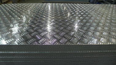 China 3003 5052 5083 6061 hojas de aluminio laminadas en caliente y bobina de la placa del diamante de la placa de la pisada proveedor