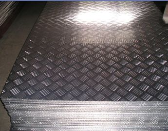 China Limpie las hojas de aluminio a cuadros de la placa del diamante 1050 3003 1,5 - 8.0m m antirresbaladizos proveedor