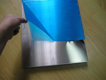 China Coverd emerge la placa/la hoja de aluminio de la precisión de la aleación con la película azul del PVC disponible proveedor